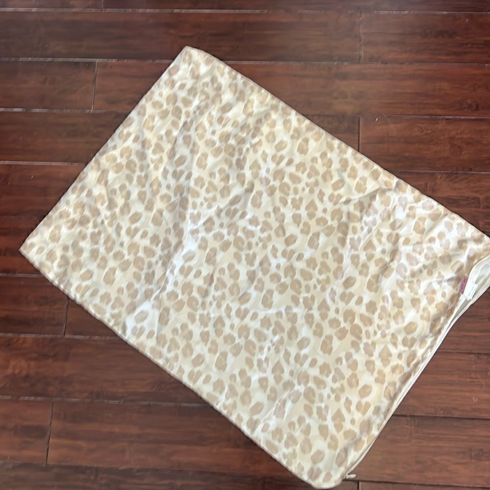 Satin Leopard Pillow Case - Super Comfortable One Pillow Case